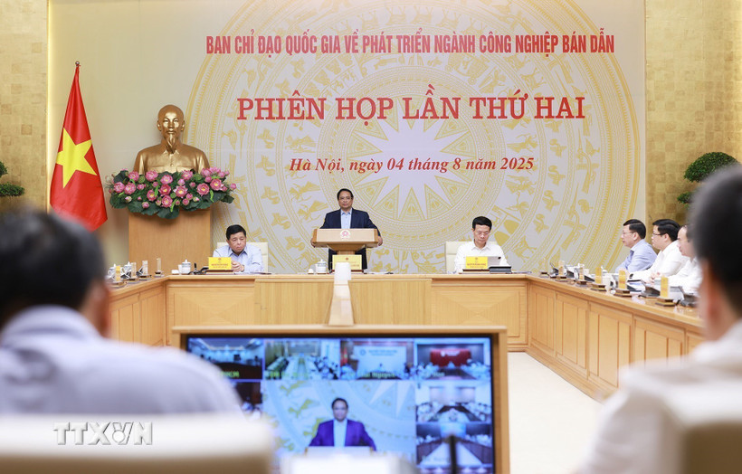 Thủ tướng Phạm Minh Chính chủ trì phiên họp lần thứ hai của Ban Chỉ đạo Quốc gia về phát triển ngành công nghiệp bán dẫn. (Ảnh: Dương Giang/TTXVN)
