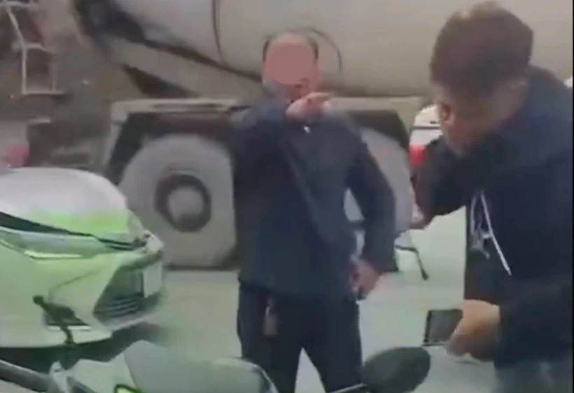 Hình ảnh vụ việc được cắt từ clip. (Nguồn: Facebook Auto Pro)