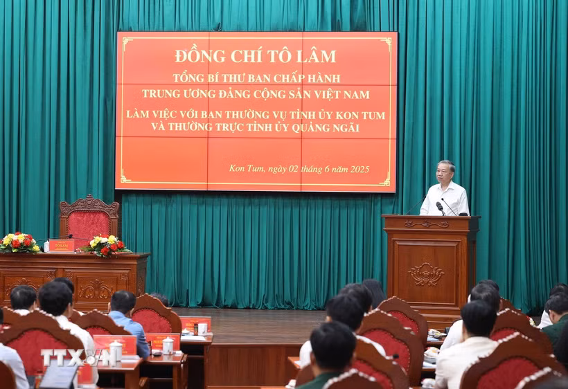 Tổng Bí thư Tô Lâm phát biểu tại buổi làm việc với Ban Thường vụ Tỉnh ủy Kon Tum và Thường trực Tỉnh ủy Quảng Ngãi. (Ảnh: Thống Nhất/TTXVN)