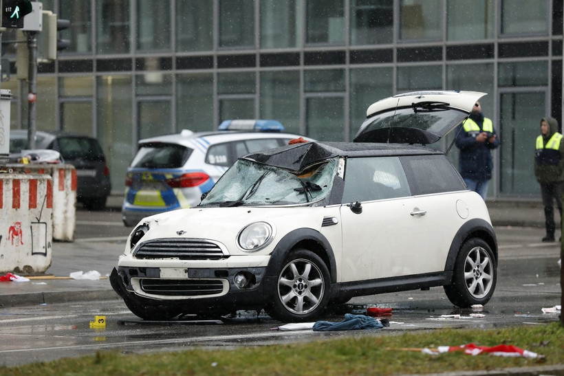 Hiện trường vụ lao xe vào đám đông ở thành phố Munich, Đức ngày 13/2/2025. (Ảnh: THX/TTXVN)