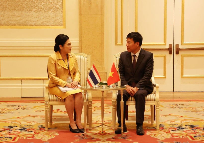 Thứ trưởng Ngoại giao Nguyễn Mạnh Cường tiếp Thứ trưởng Bộ Ngoại giao Thái Lan Lalivan Karnchanachari. (Ảnh: Hồng Đạt/TTXVN)