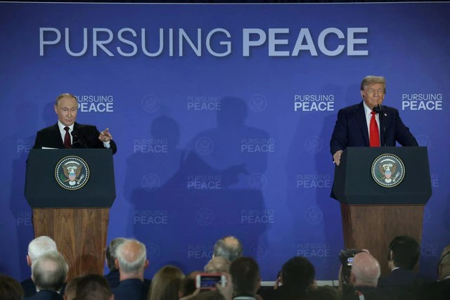 Tổng thống Trump và Tổng thống Putin họp báo sau cuộc hội đàm tại Alaska. (Nguồn: Reuters)