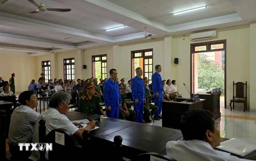 Toàn cảnh xét xử sai phạm tại trường Năng khiếu Thể dục Thể thao Bến Tre. (Ảnh: Huỳnh Phúc Hậu/TTXVN)