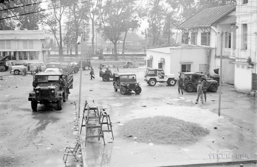 Quân giải phóng làm chủ các cơ quan của ngụy quyền trong thành phố Đà Nẵng. (Ảnh: Quang Thành/TTXVN)