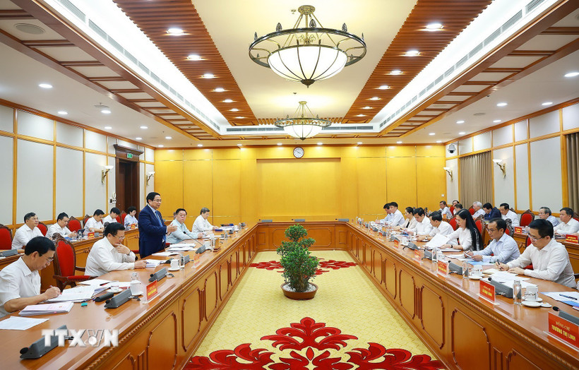 Thủ tướng Phạm Minh Chính chủ trì buổi làm việc với Ban Thường vụ Tỉnh uỷ Quảng Ngãi. (Ảnh: Dương Giang/TTXVN)