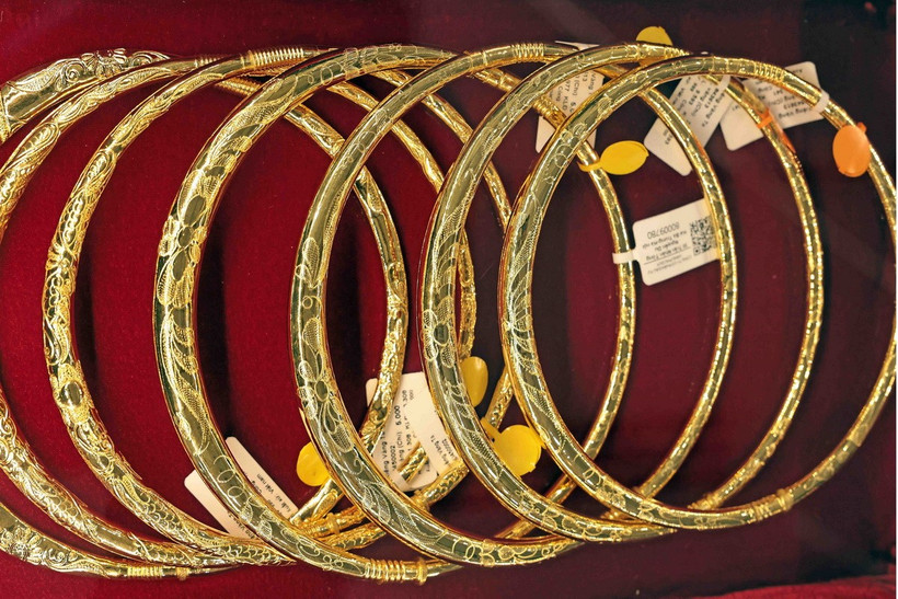 Vàng trang sức bày bán vàng tại cửa hàng vàng Phú Quý. (Ảnh: Trần Việt/TTXVN)