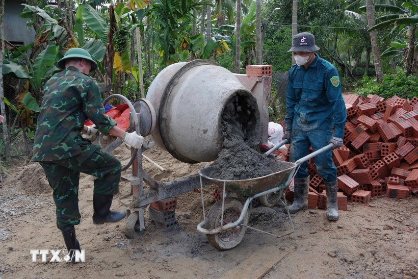 Lực lượng quân đội tham gia quyết tâm, khẩn trương theo đúng tinh thần 'Chiến dịch Quang Trung.' (Ảnh: Mai Trang/TTXVN)