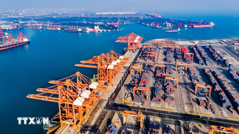 Cảng hàng hóa tại tỉnh Hà Bắc, Trung Quốc. (Ảnh: THX/TTXVN)