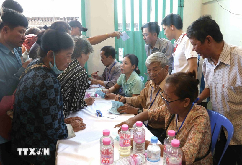 Chương trình thu hút khoảng 600 người dân đến đăng ký thăm sức khỏe. (Ảnh: Huỳnh Thảo/TTXVN)