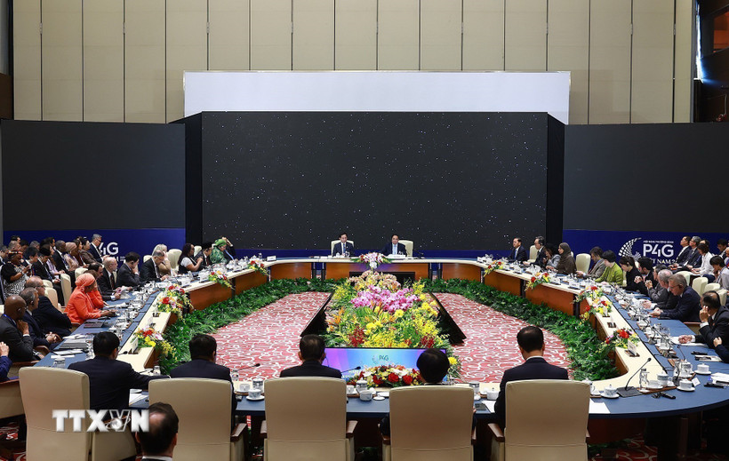 Phiên thảo luận cấp cao "Chuyển đổi xanh bền vững, lấy con người làm trung tâm". (Ảnh: Dương Giang/TTXVN)