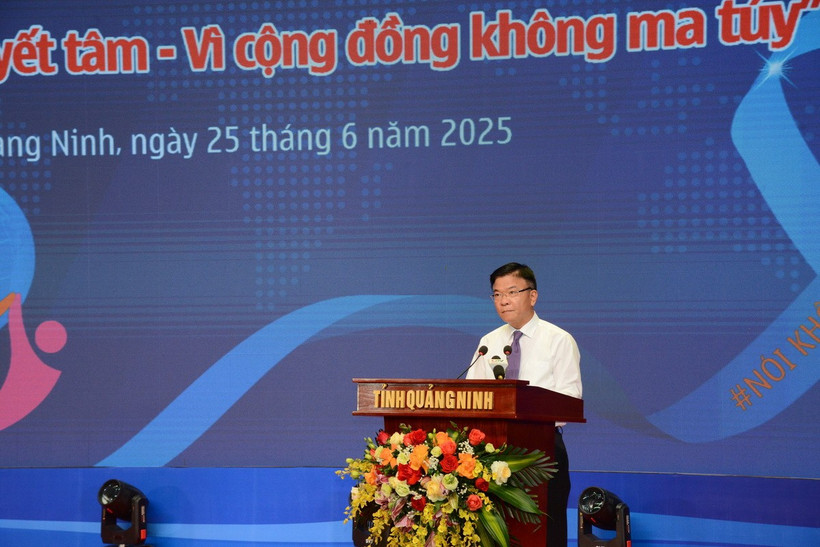 Phó Thủ tướng Chính phủ Lê Thành Long, Chủ tịch Ủy ban Quốc gia phòng, chống AIDS, ma túy, mại dâm, phát biểu tại buổi lễ. (Ảnh: Thanh Vân/TTXVN)