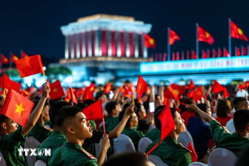 Khán giả dự Chương trình chính luận nghệ thuật tại Quảng trường Ba Đình. (Ảnh: Phạm Tuấn Anh/TTXVN)