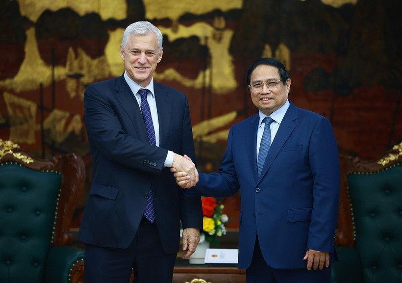 Thủ tướng Phạm Minh Chính tiếp ông Bill Winters, Tổng Giám đốc Tập đoàn Standard Chartered. (Ảnh: Dương Giang/TTXVN)