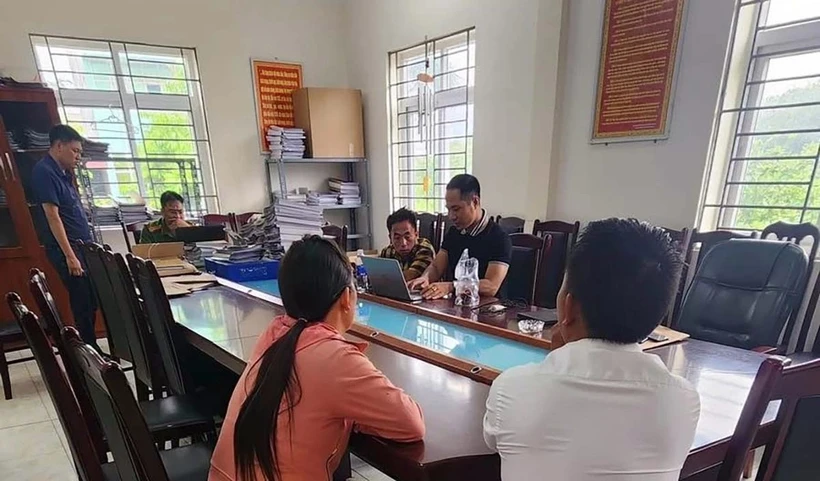 Anh G.H. (25 tuổi) và chị C.M. (32 tuổi) trình báo tại cơ quan công an.