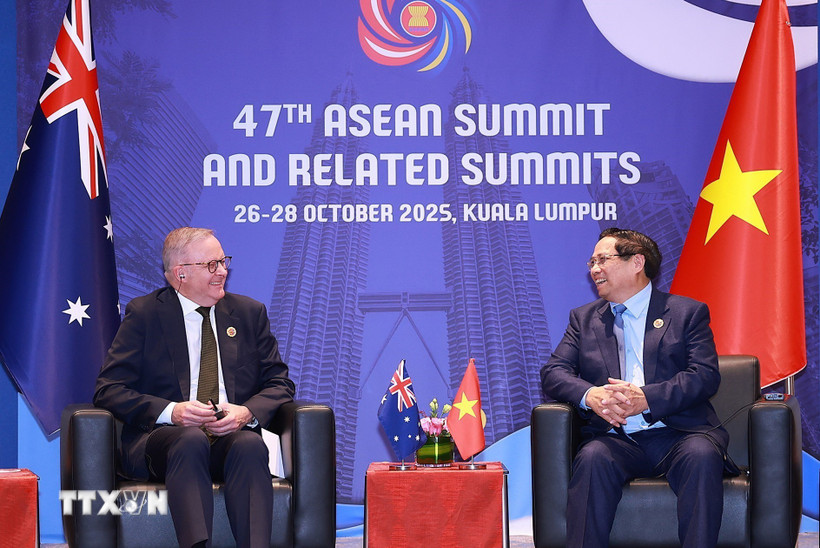 Thủ tướng Phạm Minh Chính gặp Thủ tướng Australia Anthony Albanese. (Ảnh: Dương Giang/TTXVN)