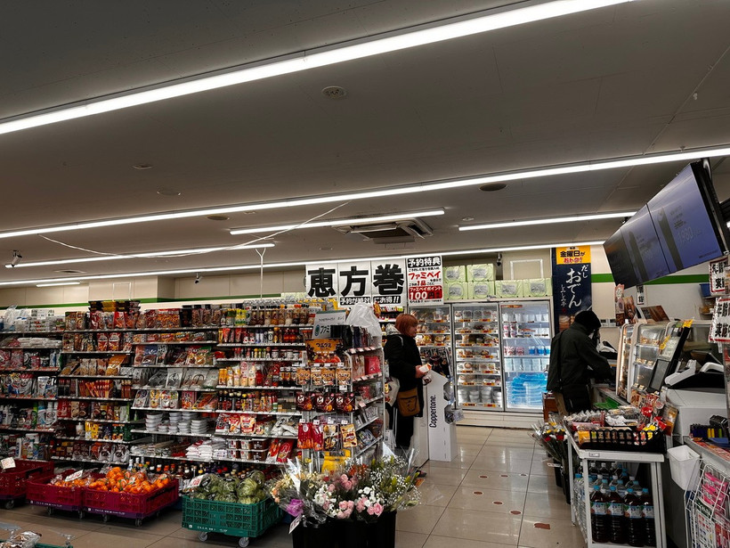 Bên trong một cửa hàng FamilyMart tại Kamakura. (Ảnh: Nguyễn Tuyến/Vietnam+)