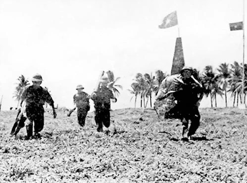 Quân ta tiến công đảo Song Tử Tây.