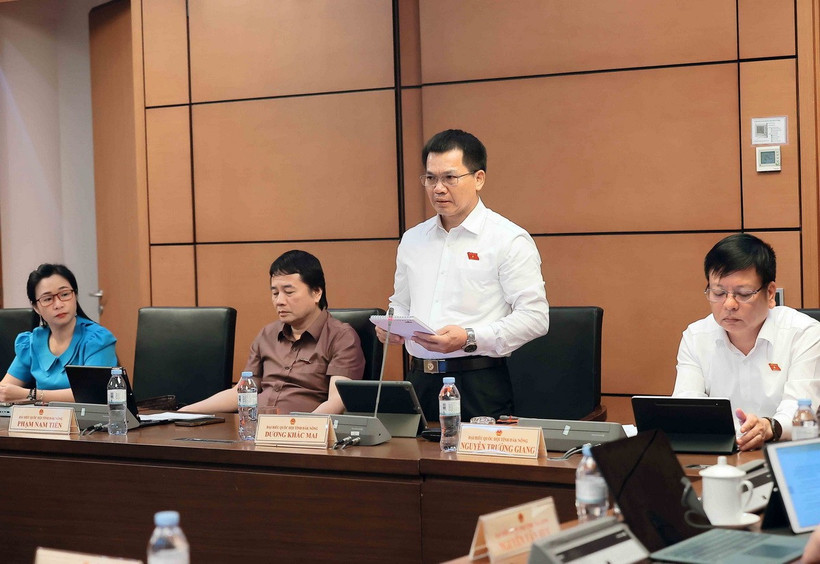 Đại biểu Quốc hội tỉnh Đắk Nông Dương Khắc Mai phát biểu. (Ảnh: An Đăng/TTXVN)