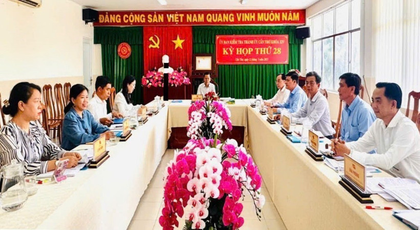 Quang cảnh kỳ họp thứ 28 của Ủy ban Kiểm tra Thành ủy Cần Thơ. (Ảnh: TTXVN phát)