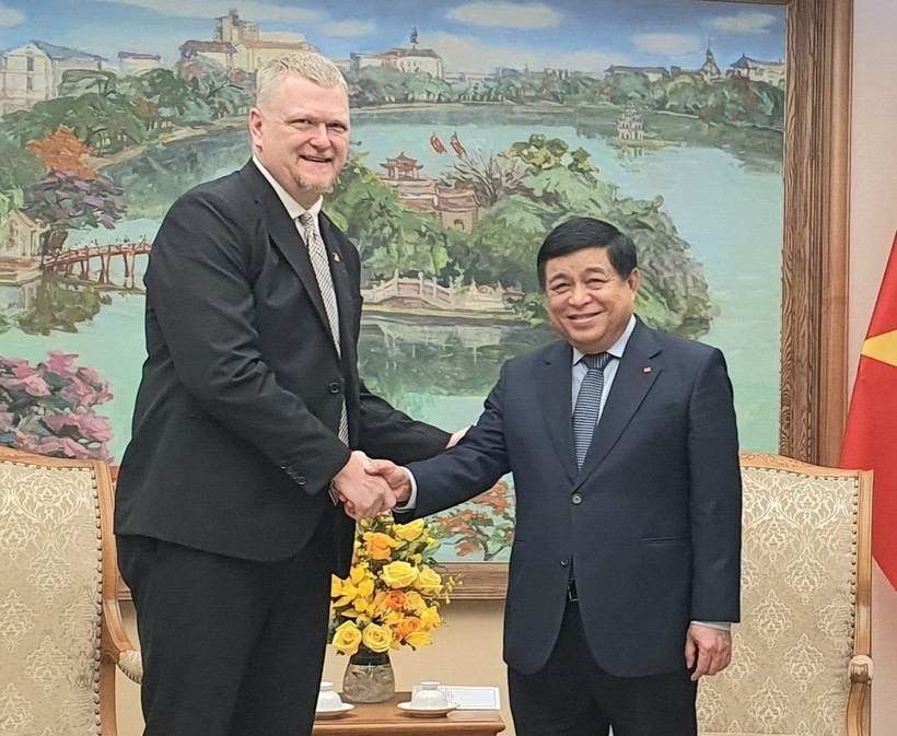 Phó Thủ tướng Nguyễn Chí Dũng tiếp ông Lien Andrew Michael, Phó Chủ tịch kiêm Tổng Giám đốc các nhà máy châu Á của Công ty trách nhiệm hữu hạn Kỹ nghệ gỗ Hoa Nét. (Ảnh: Chu Thanh Vân/TTXVN)