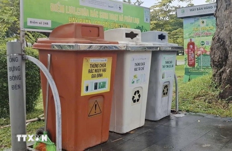 Một điểm phân loại rác được bố trí tại các khu dân cư. (Ảnh: Văn Dũng/TTXVN)