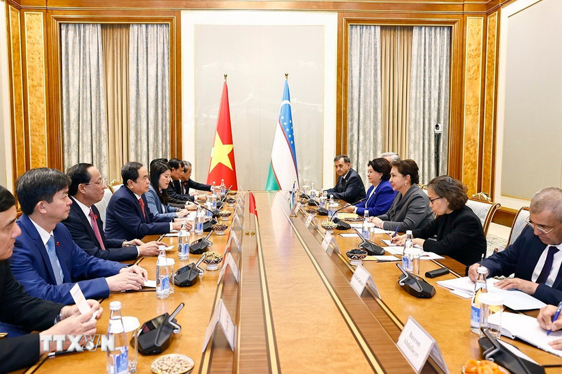 Chủ tịch Quốc hội Trần Thanh Mẫn hội đàm với Chủ tịch Thượng viện Uzbekistan Tanzila Narbaeva. (Ảnh: Doãn Tấn/TTXVN)