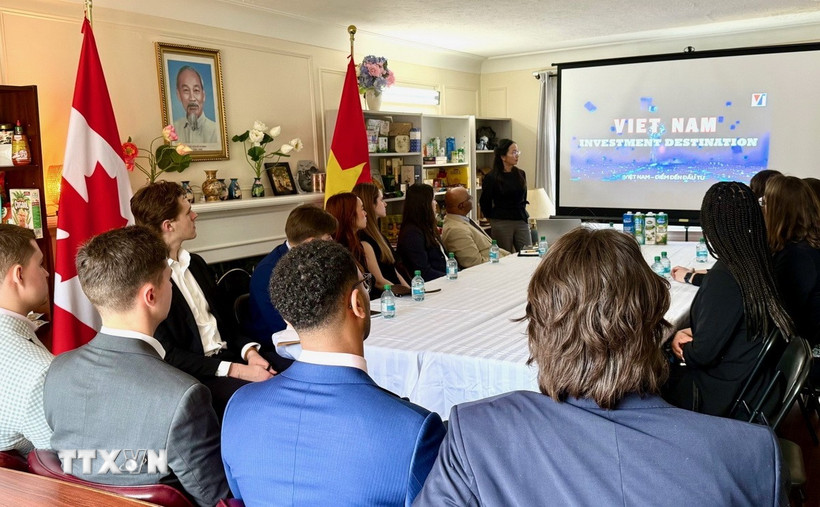 Các thành viên đoàn công tác tại Hội thảo. (Ảnh: Thanh Hải/TTXVN)