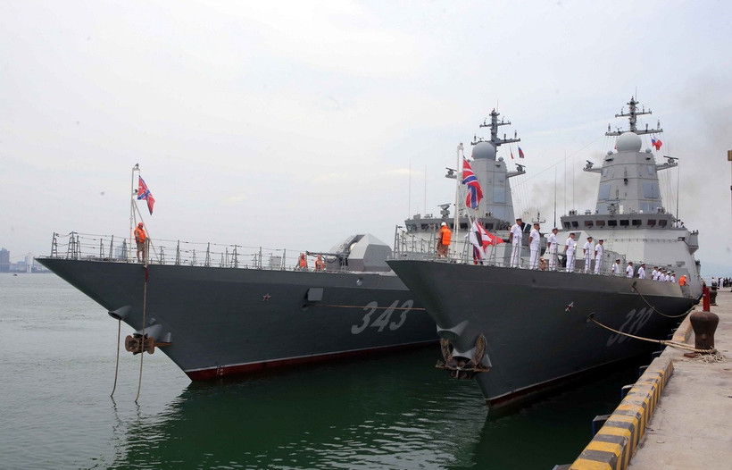 Tàu hộ tống Rezkii, tàu hộ tống Anh hùng Liên bang Nga Aldar Cidengapov cập cảng Tiên Sa tại Đà Nẵng. (Ảnh: Trần Lê Lâm/TTXVN)