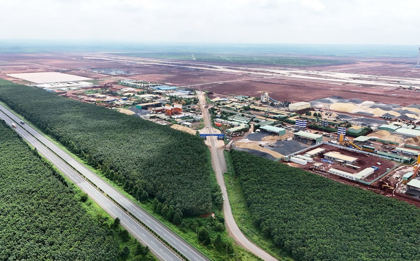 Dự án Sân bay Long Thành nhìn từ đường cao tốc Thành phố Hồ Chí Minh-Long Thành-Dầu Giây. (Ảnh: Hồng Đạt/TTXVN)