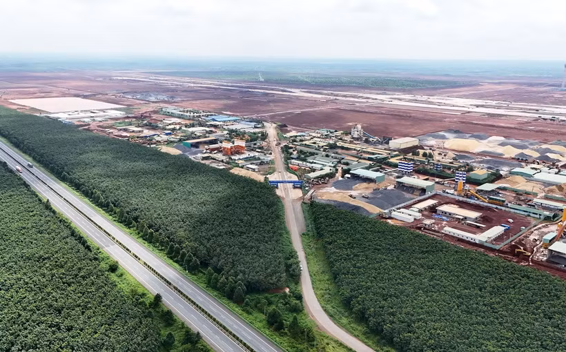 Dự án Sân bay Long Thành nhìn từ đường cao tốc Thành phố Hồ Chí Minh-Long Thành-Dầu Giây. (Ảnh: Hồng Đạt/TTXVN)