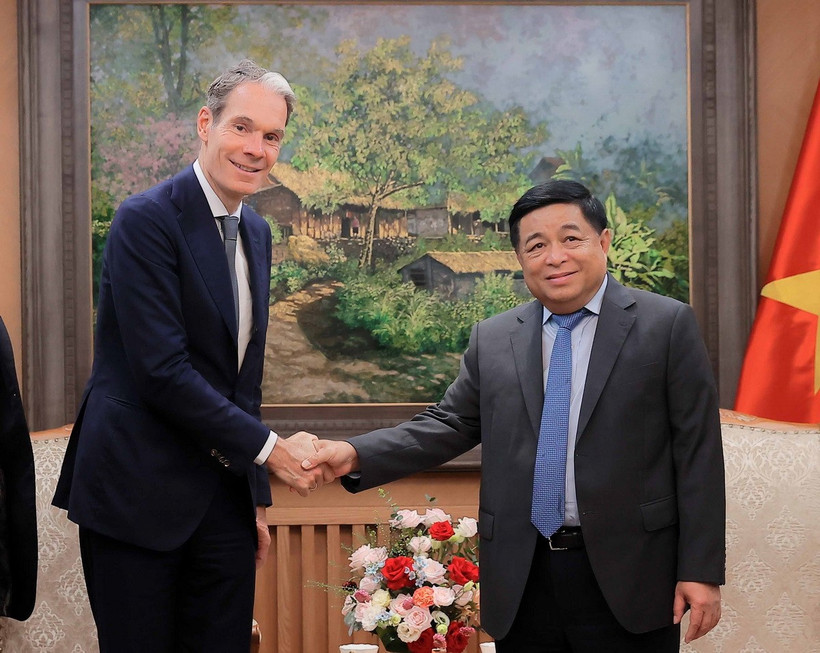 Phó Thủ tướng Nguyễn Chí Dũng tiếp Phó Chủ tịch điều hành PepsiCo toàn cầu Eugene Willemsen. (Ảnh: An Đăng/TTXVN)