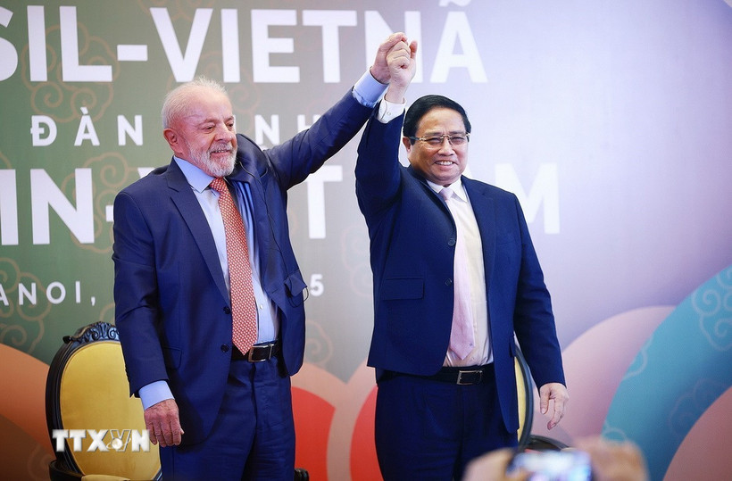 Thủ tướng Phạm Minh Chính và Tổng thống Brazil Luiz Inácio Lula da Silva tham dự Diễn đàn kinh tế Việt Nam-Brazil. (Ảnh: Dương Giang/TTXVN)