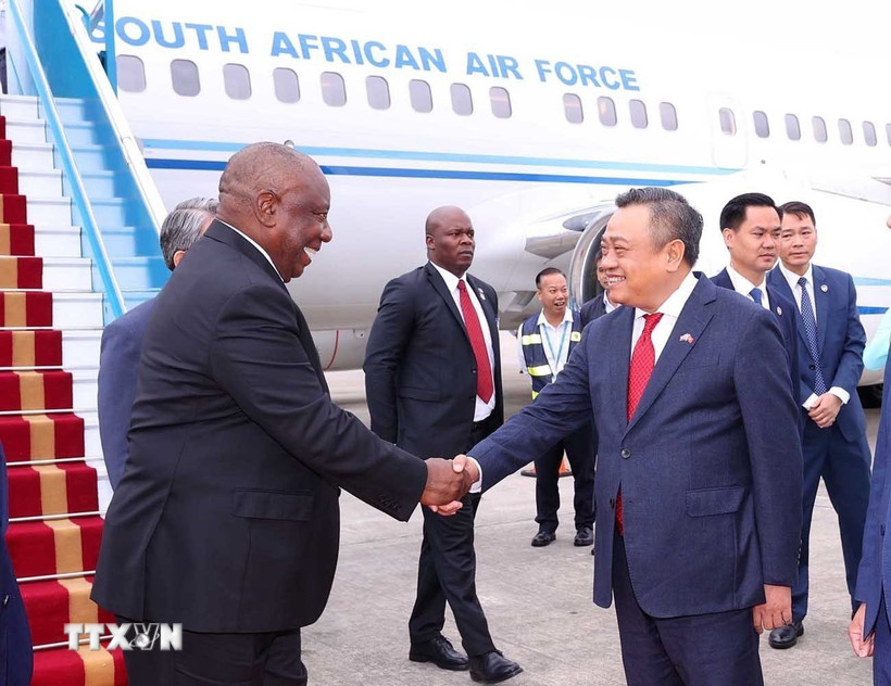 Tổng thống nước Cộng hòa Nam Phi Matamela Cyril Ramaphosa đến Hà Nội, bắt đầu thăm cấp Nhà nước đến Việt Nam. (Ảnh: Văn Điệp/TTXVN)