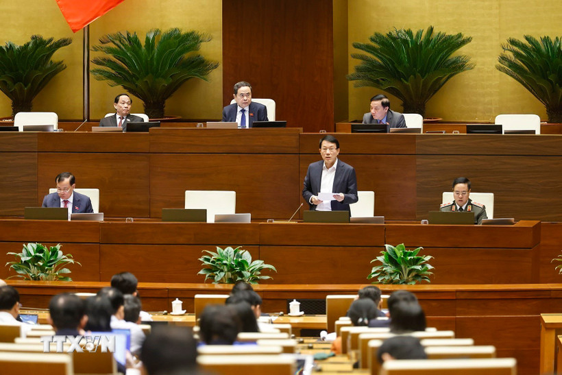 Bộ trưởng Bộ Công an Lương Tam Quang giải trình, làm rõ một số vấn đề đại biểu Quốc hội nêu. (Ảnh: Doãn Tấn/TTXVN)