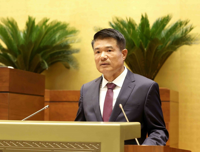 Viện trưởng Viện Kiểm sát Nhân dân Tối cao Nguyễn Huy Tiến trình bày Tờ trình dự án Luật Tương trợ tư pháp về hình sự. (Ảnh: Phương Hoa/TTXVN)