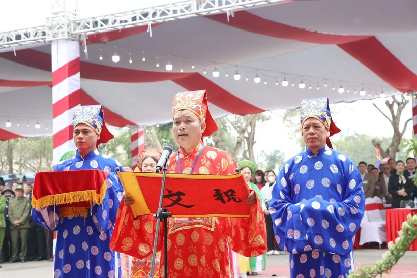 https://media.vietnamplus.vn/images/bf00062e13bf1037816ee5855f7b6bd7ae4c8075ad5609f06ce7e4d914667b79354a542555261b5302fab2f3bcd401d306f3a3158c5bebf98b6f4feb76a73c2f/le-hoi-den-tranh-2.jpg.webp