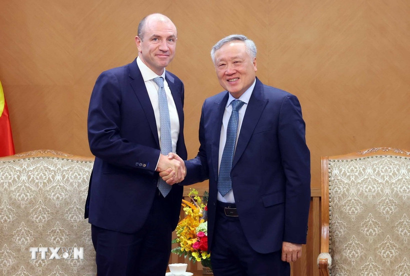 Phó Thủ tướng Thường trực Nguyễn Hòa Bình tiếp Tổng Giám đốc Tập đoàn Haeco Richard Sell. (Ảnh: Phạm Kiên/TTXVN)