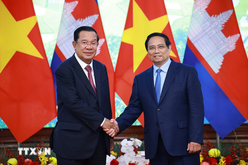 Thủ tướng Phạm Minh Chính hội kiến Chủ tịch Đảng Nhân dân Campuchia, Chủ tịch Thượng viện Campuchia Hun Sen. (Ảnh: Dương Giang/TTXVN)