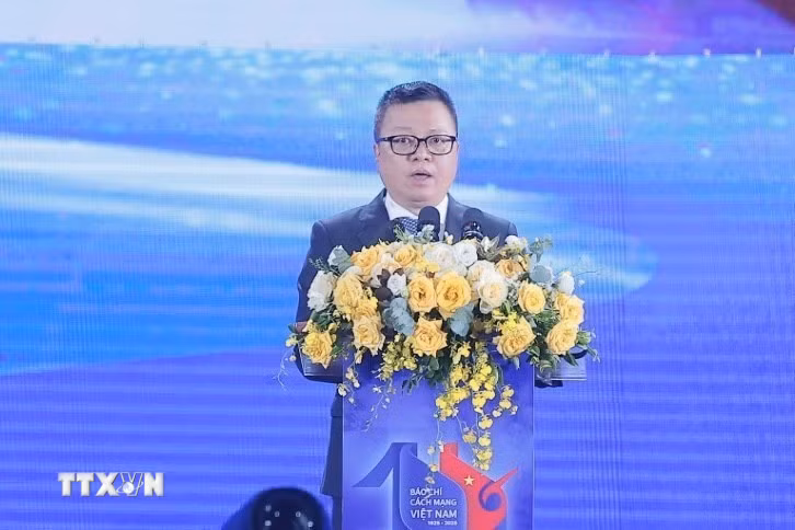 Ông Lê Quốc Minh, Ủy viên Trung ương Đảng, Phó Trưởng Ban Tuyên giáo và Dân vận Trung ương, Chủ tịch Hội Nhà báo Việt Nam, Tổng Biên tập báo Nhân Dân phát biểu tại Lễ trao Giải Báo chí Quốc gia lần thứ XIX. (Ảnh: Minh Quyết/TTXVN)