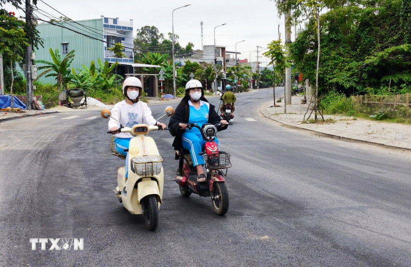Tuyến đường ĐT601 đoạn qua xã Hòa Liên (Đà Nẵng) đã được sửa chữa, thảm nhựa mới. (Ảnh: Quốc Dũng/TTXVN)