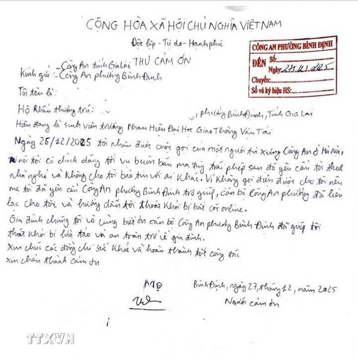 Thư cảm ơn của sinh viên vì đã kịp thời ngăn chặn vụ 'bắt cóc online.' (Ảnh: Công an cung cấp/TTXVN phát)