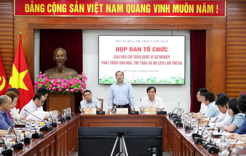 Ủy viên Dự khuyết Ban Chấp hành Trung ương Đảng, Thứ trưởng Thường trực Bộ Văn hóa, Thể thao và Du lịch Lê Hải Bình, Trưởng Ban tổ chức đồng chủ trì cuộc họp Ban Tổ chức Giải Báo chí toàn quốc "Vì sự nghiệp phát triển Văn hóa, Thể thao và Du lịch" lần thứ Ba (nay là Giải Báo chí toàn quốc “Vì sự nghiệp phát triển Văn hóa Việt Nam” lần thứ ba). (Nguồn: Báo Văn Hóa)