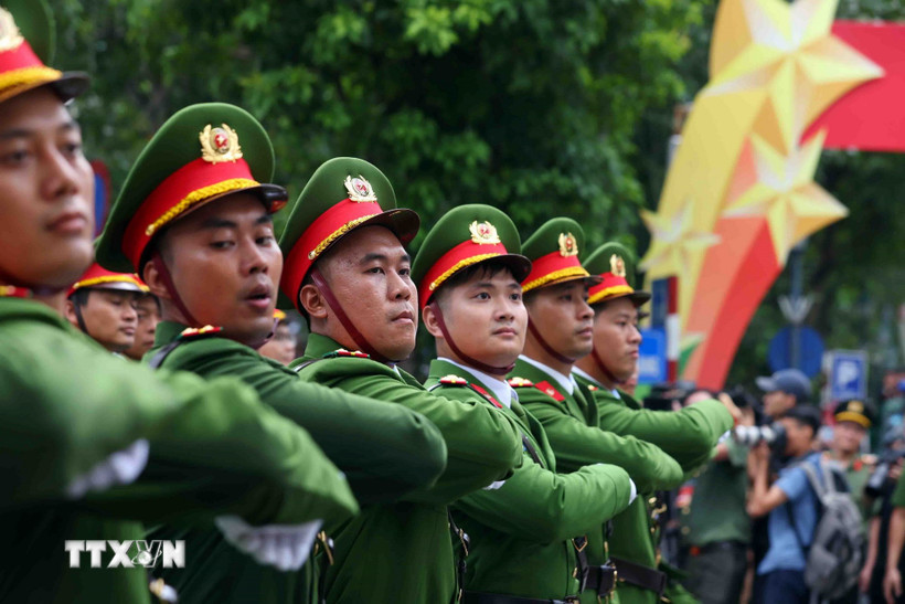 Màn diễu binh của khối Cảnh sát điều tra tội phạm ma túy. (Ảnh: Phạm Kiên/TTXVN)