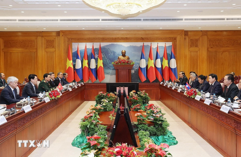 Chủ tịch nước Lương Cường hội kiến Chủ tịch Quốc hội Lào Saysomphone Phomvihane. (Ảnh: Lâm Khánh/TTXVN)