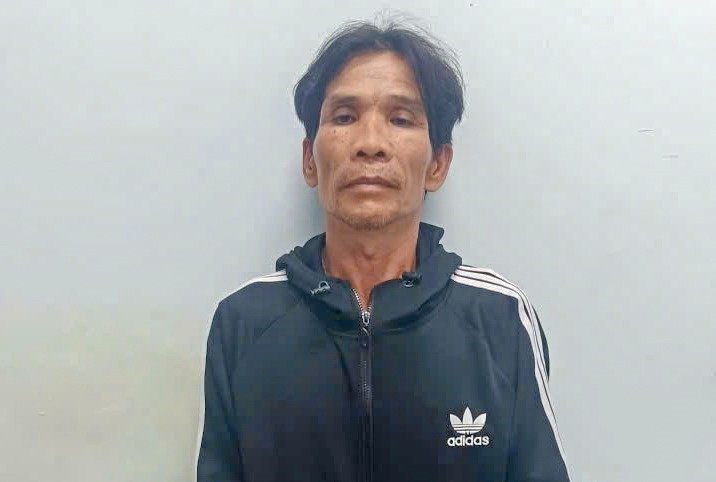 Đối tượng Trần Văn Sơn tại cơ quan công an. (Ảnh: TTXVN phát)