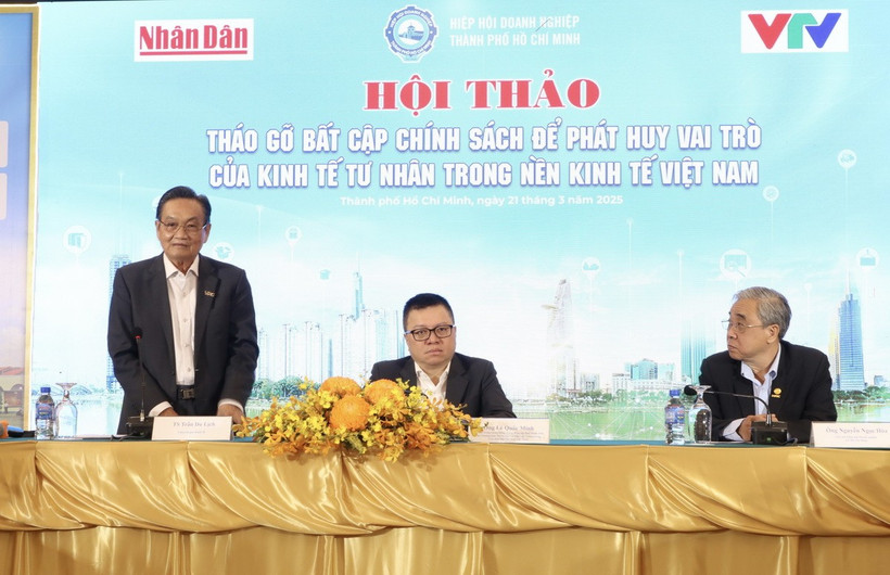 Ban tổ chức điều hành phần thảo luận tại hội thảo. (Ảnh: Xuân Anh/TTXVN)