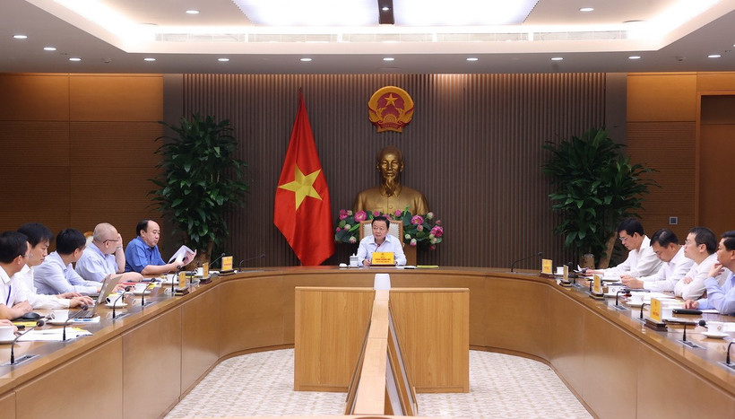 Phó Thủ tướng Trần Hồng Hà chủ trì buổi làm việc. (Ảnh: Văn Điệp/TTXVN)