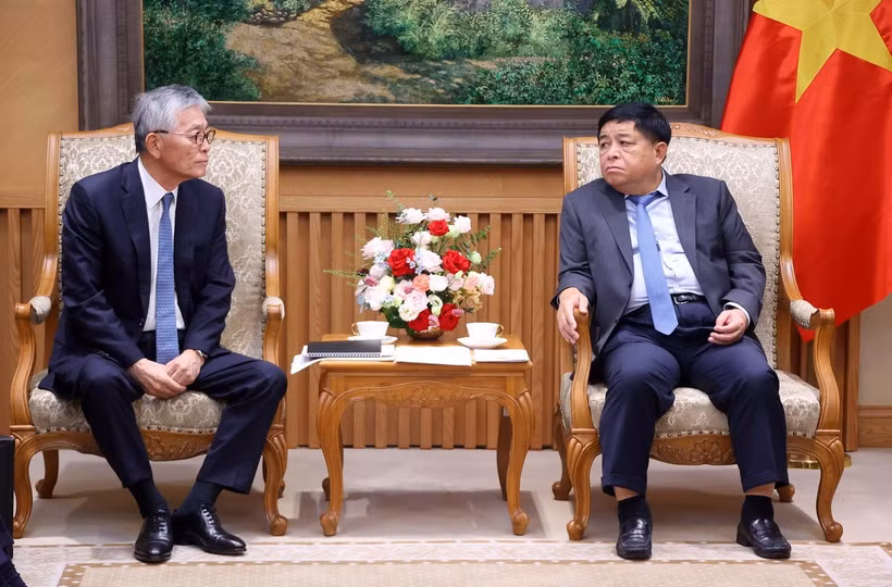 Phó Thủ tướng Nguyễn Chí Dũng tiếp ông Honna Hitoshi, Chủ tịch kiêm Tổng Giám đốc Công ty Cổ phần Erex (Nhật Bản). (Ảnh: Văn Điệp/TTXVN)