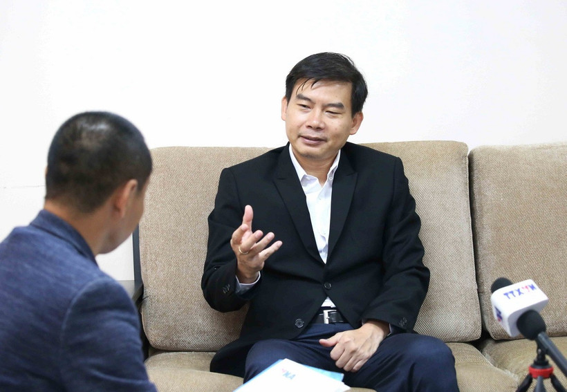 Tiến sỹ Chheang Vannarith - Phó Tổng Thư ký, Trưởng nhóm Cố vấn Quốc hội Vương quốc Campuchia - trả lời phỏng vấn phóng viên TTXVN. (Ảnh: Quang Anh/TTXVN)