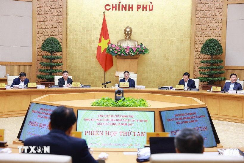 Thủ tướng chủ trì Phiên họp thứ 8 của Ban Chỉ đạo tinh gọn bộ máy của Chính phủ. (Ảnh: Dương Giang/TTXVN)